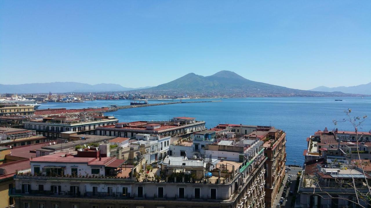 Alis Vanvitelli Suite Napoli Bagian luar foto